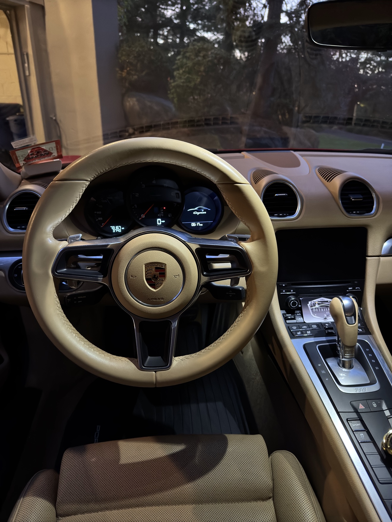 Close-up of the tan leather steering wheel in a Porsche 718 Cayman