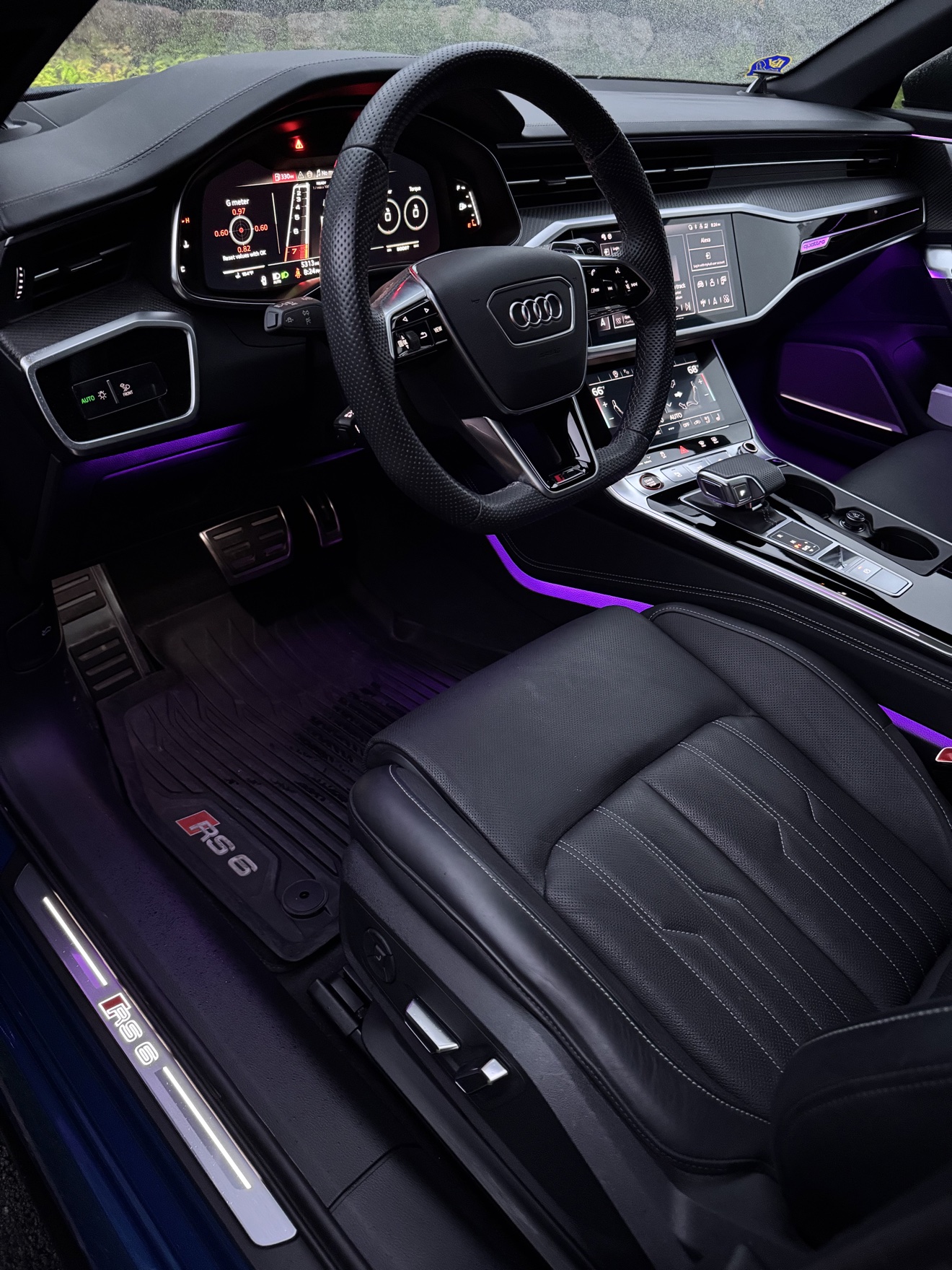 Audi RS6 Avant driver cockpit with RS 6 sill plate and purple ambient lighting